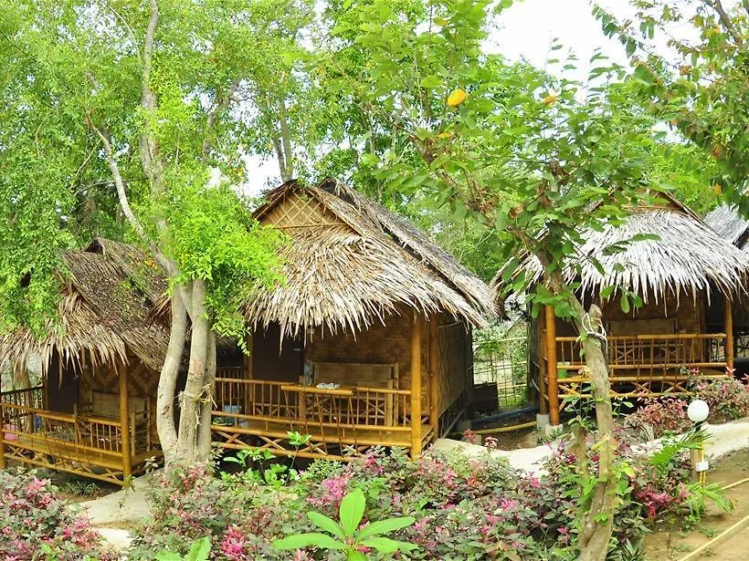 Phi Phi Hill Bamboo Bungalow 2*, Пхипхи Таиланд